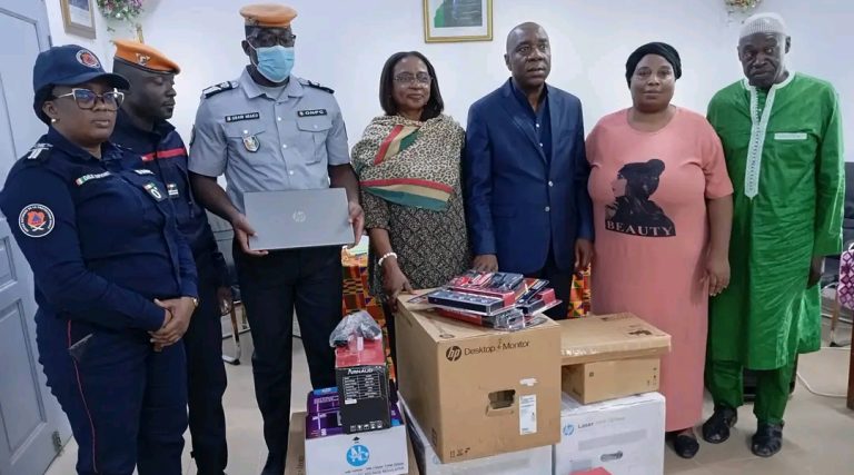 Côte d’Ivoire-AIP/ Le conseil régional de la Mé dote le centre de protection civile d’Adzopé en matériel informatique