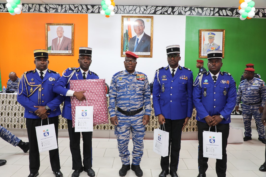 Côte d’Ivoire-AIP/ Vingt officiers reçoivent leurs diplômes du 8e cours d’état-major de gendarmerie à Abidjan