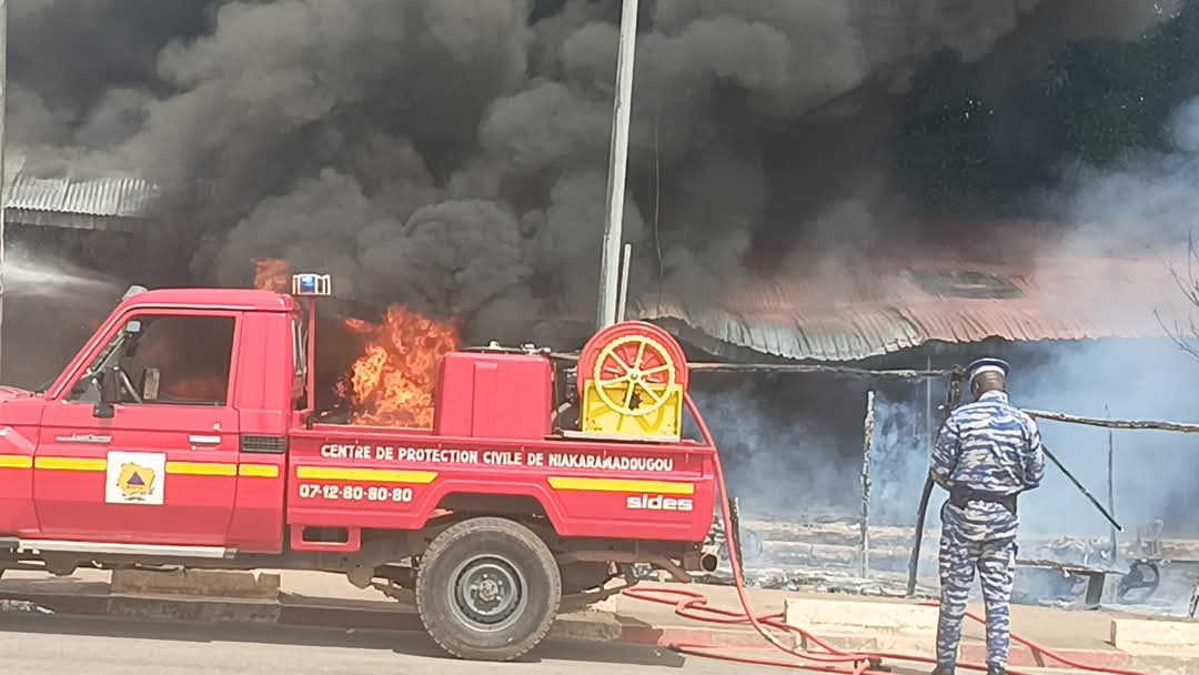 Côte d’Ivoire-AIP/ Deux incendies relancent les appels à l’interdiction du commerce illégal de carburant à Niakara