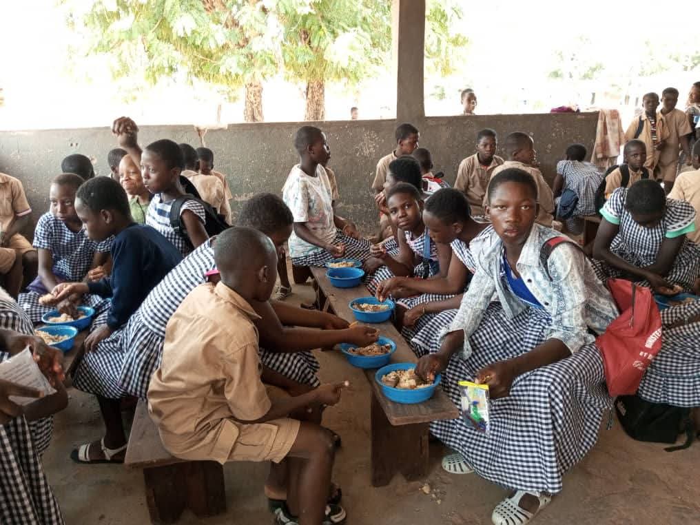 Côte d’Ivoire – AIP / Une élue politique offre un déjeuner aux candidats au CEPE à Niakara