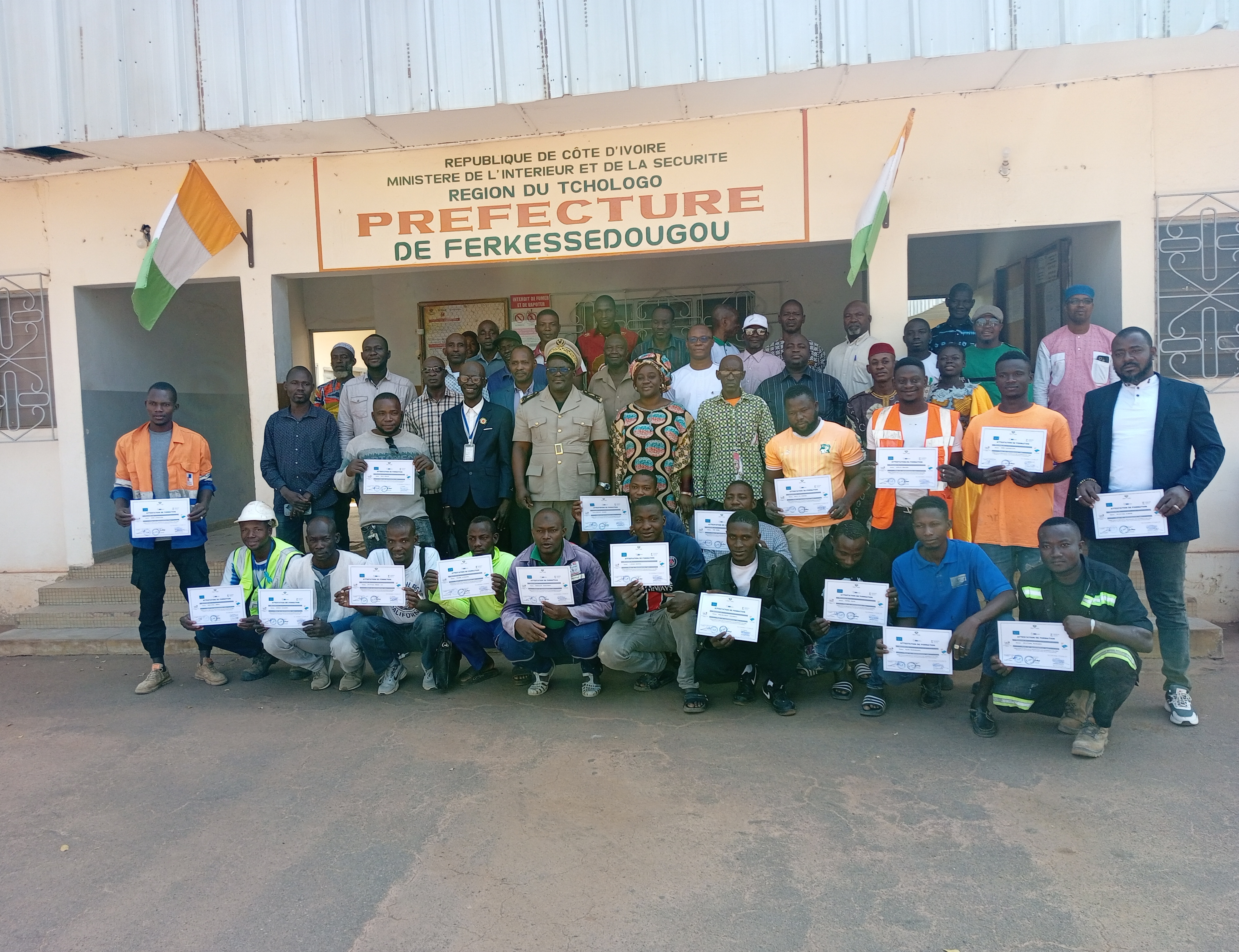 Côte d’Ivoire – AIP / Vingt artisans électriciens de Ferkessédougou reçoivent leurs diplômes de fin de formation en énergie solaire