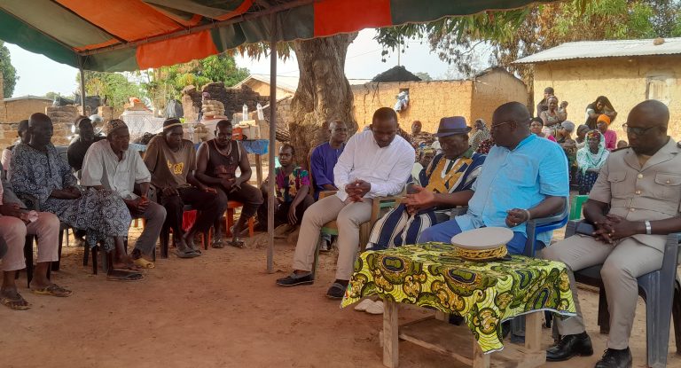 Cote d’Ivoire-AIP / Le député de Bagohouo soulage les victimes des affrontements survenus dans le village