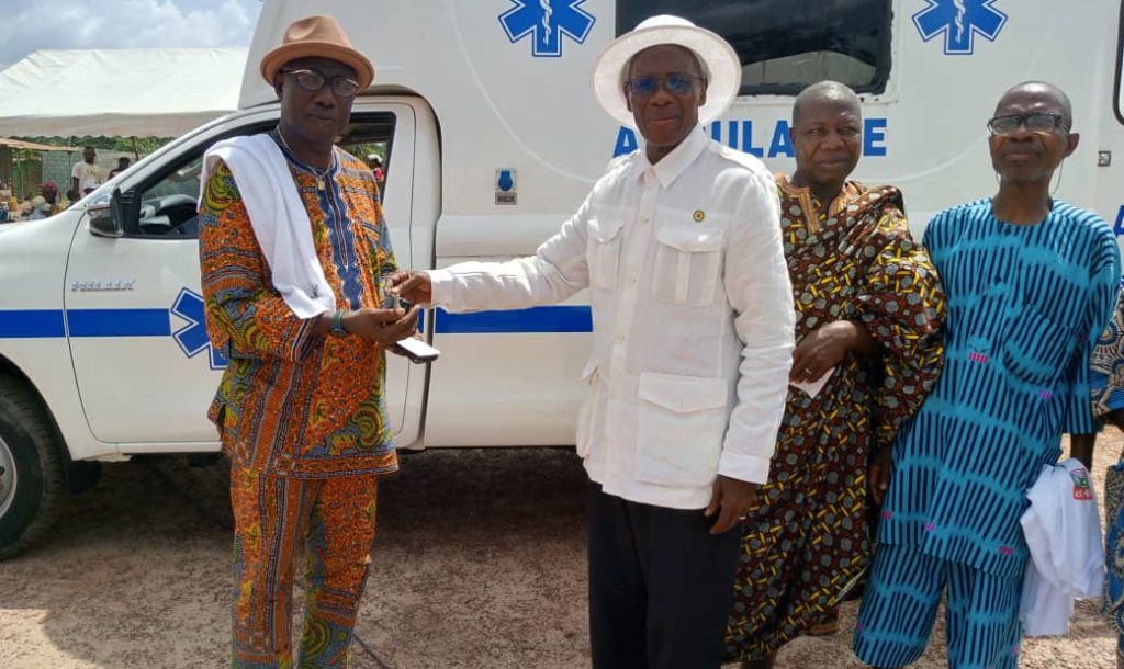 Côte d’Ivoire-AIP/ Le sénateur Abo Faustin remet une ambulance aux populations de Katadji