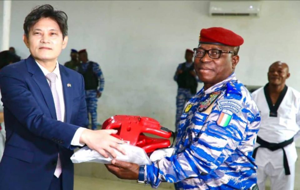AIP/ La Corée du Sud fait don d’équipements de Taekwondo à la gendarmerie nationale de Côte d’Ivoire