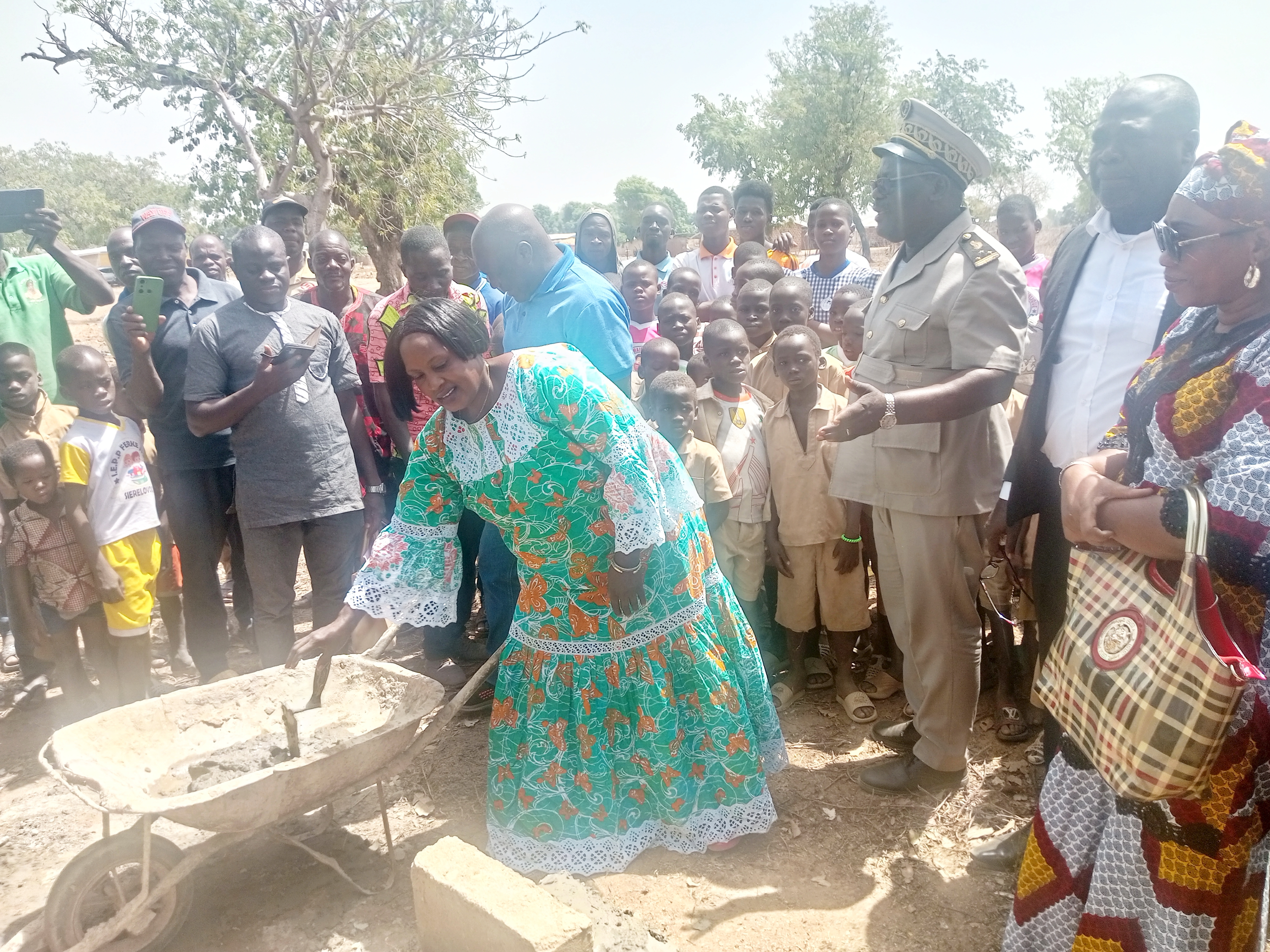 Côte d’Ivoire-AIP/ Une association de veuves pose la première pierre d’une cantine scolaire à Serelevogo