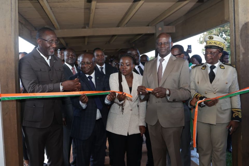 Côte d’Ivoire-AIP/ Le ministre Adama Diawara inaugure le laboratoire de pédologie de l’ESA rénové à Yamoussoukro