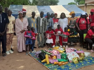 Côte d'Ivoire-AIP/ Un arbre de Noël pour encourager la scolarisation des tout-petits à Latokaha