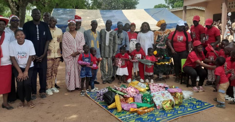 Côte d’Ivoire-AIP/ Un arbre de Noël pour encourager la scolarisation des tout-petits à Latokaha