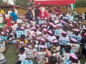 Côte d'Ivoire-AIP/ La SUCAF-CI renforce sa politique sociale à travers une arbre de Noël