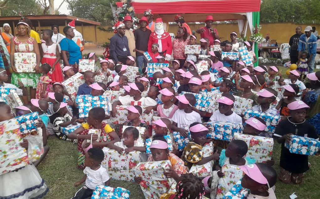 Côte d'Ivoire-AIP/ La SUCAF-CI renforce sa politique sociale à travers une arbre de Noël