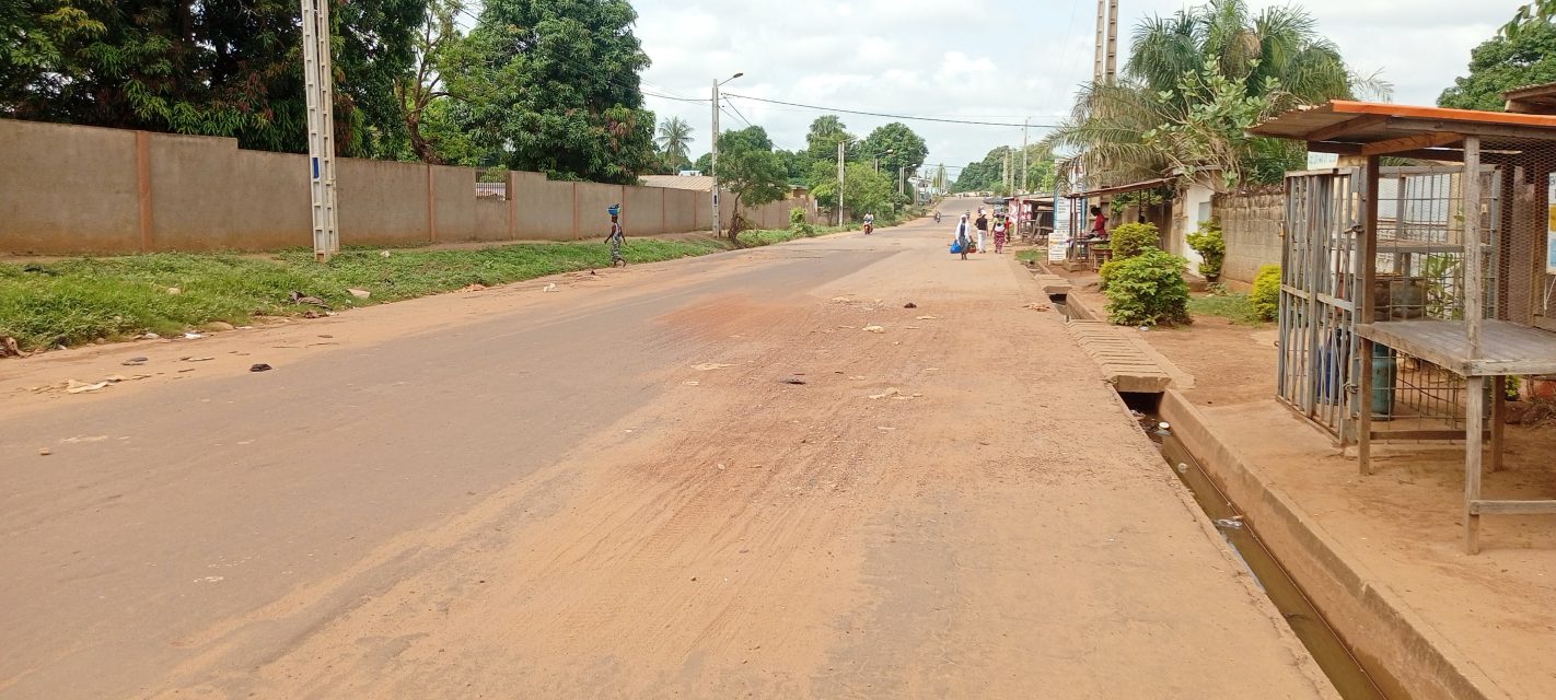 Côte d’Ivoire-AIP/ Les fortes pluies provoquent l’ensablement des voies et inquiètent les populations à Ferkessédougou