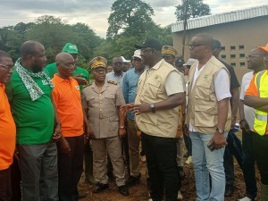 Côte d'Ivoire-AIP/ Le ministre Bernard Kini Comoé visite les installations de recherche de la station du CNRA de Ferkessédougou