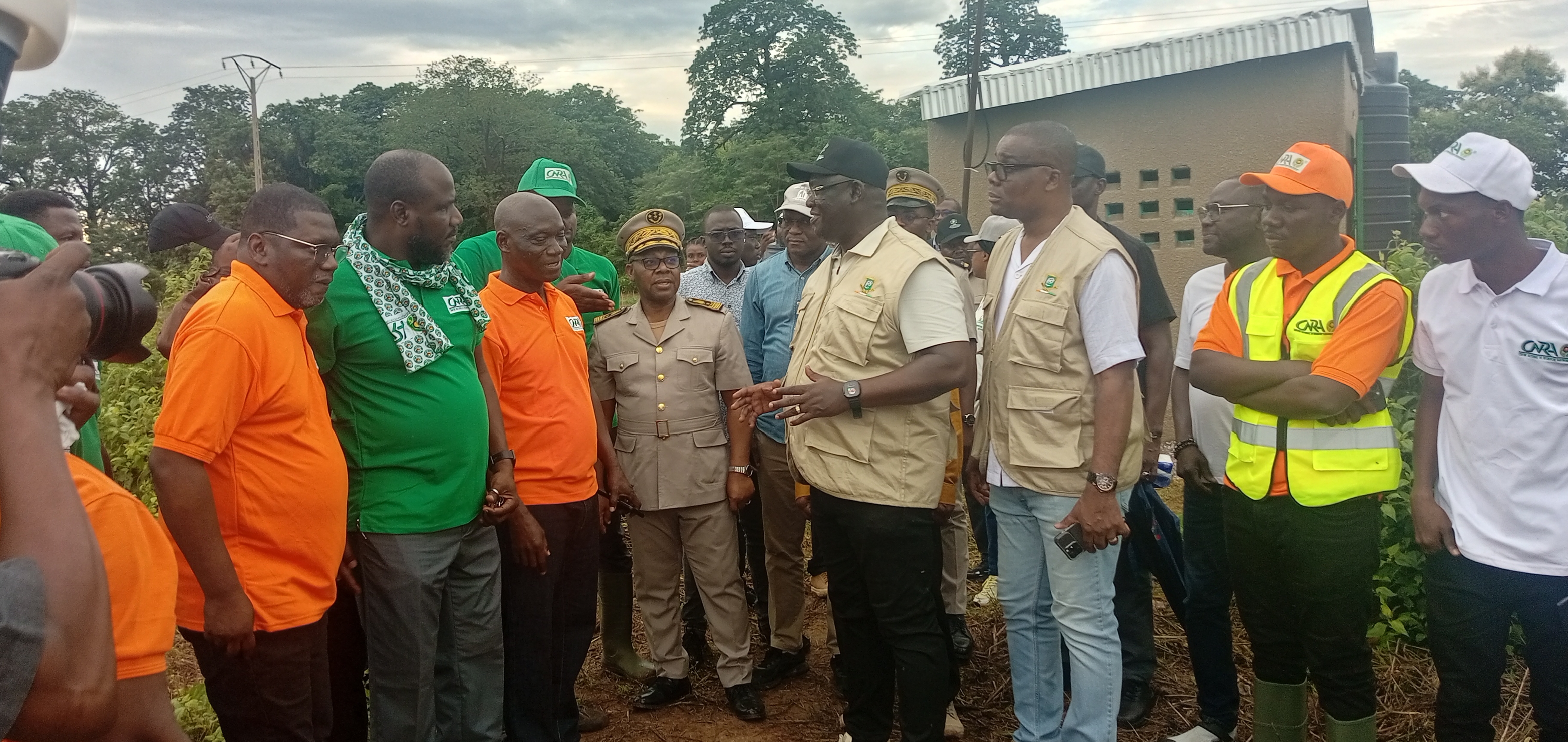Côte d'Ivoire-AIP/ Le ministre Bernard Kini Comoé visite les installations de recherche de la station du CNRA de Ferkessédougou