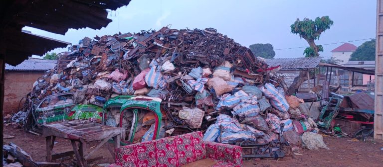 Côte d’Ivoire-AIP/ La collecte de ferraille, une activité à structurer pour créer des emplois à Duékoué (Feature)