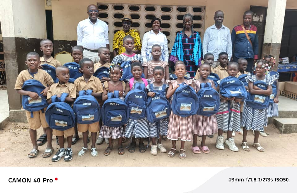 Côte d’Ivoire-AIP/Les meilleurs élèves du primaire de Niamoué et Tiassalékro honorés par la diaspora de Tiassalé en France