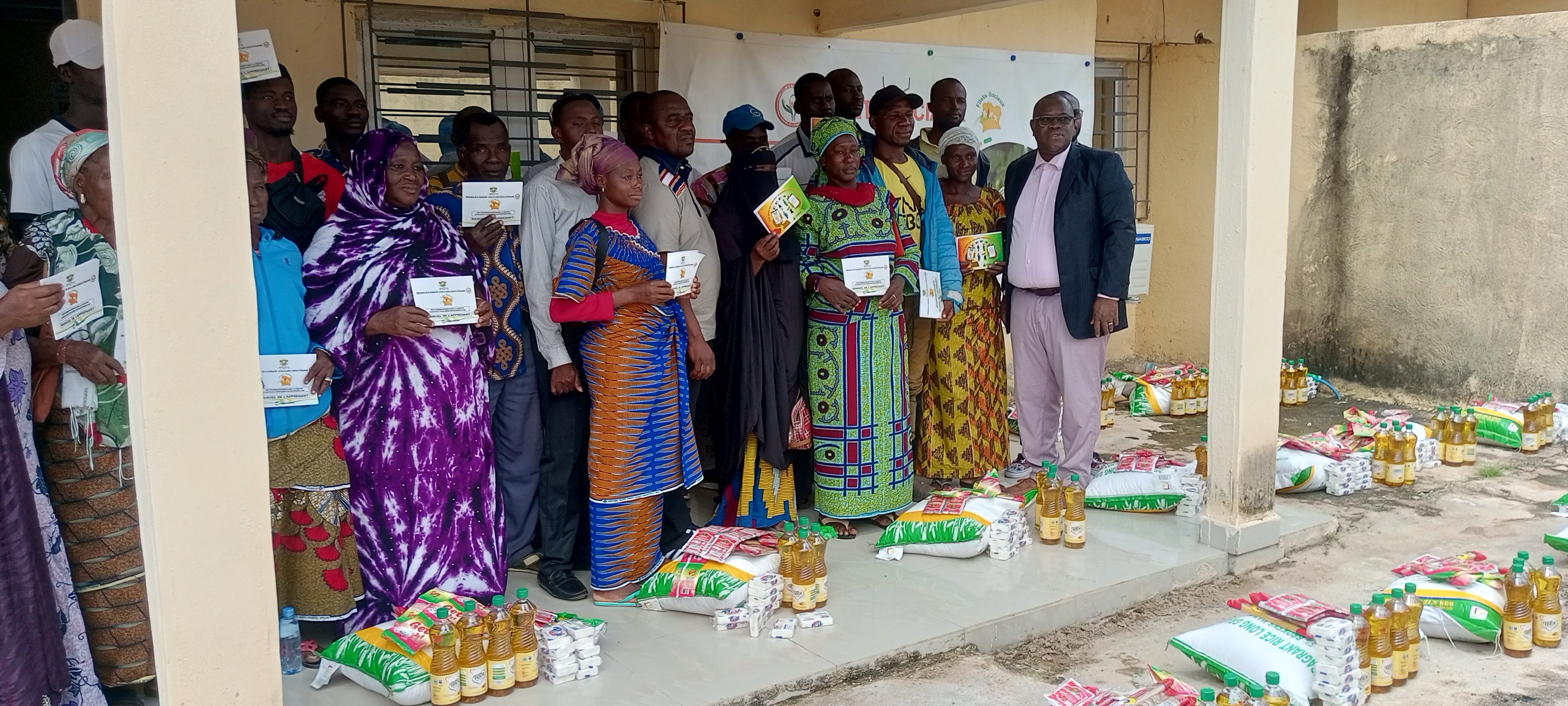 Côte d'Ivoire-AIP/ Des ménages vulnérables de la région du Tchologo bénéficient de kits alimentaires