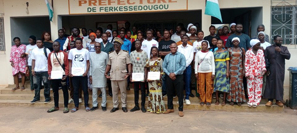 Côte d’Ivoire-AIP/ A Ferkessédougou, 366 élèves et étudiants reçoivent leurs diplômes de stage d’immersion