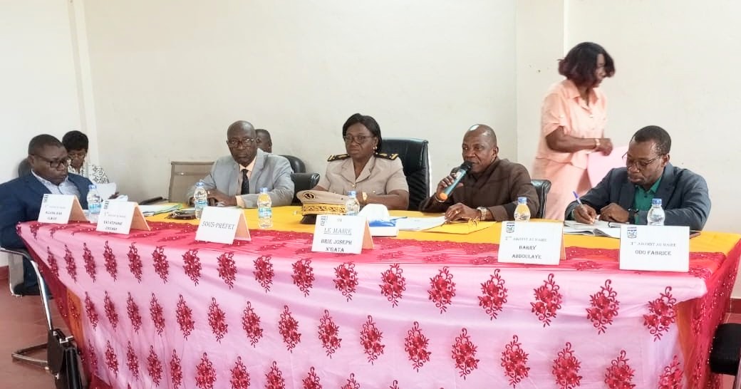Côte d’Ivoire-AIP /Le maire de Sikensi mise sur les taxes locales pour financer les projets de développement et réduire les disparités entre villages