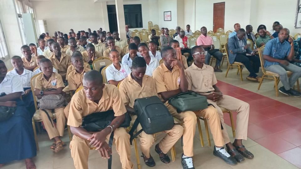 Côte d’Ivoire-AIP/ Le préfet de Sikensi appelle les élèves à privilégier le dialogue pour résoudre les difficultés scolaires