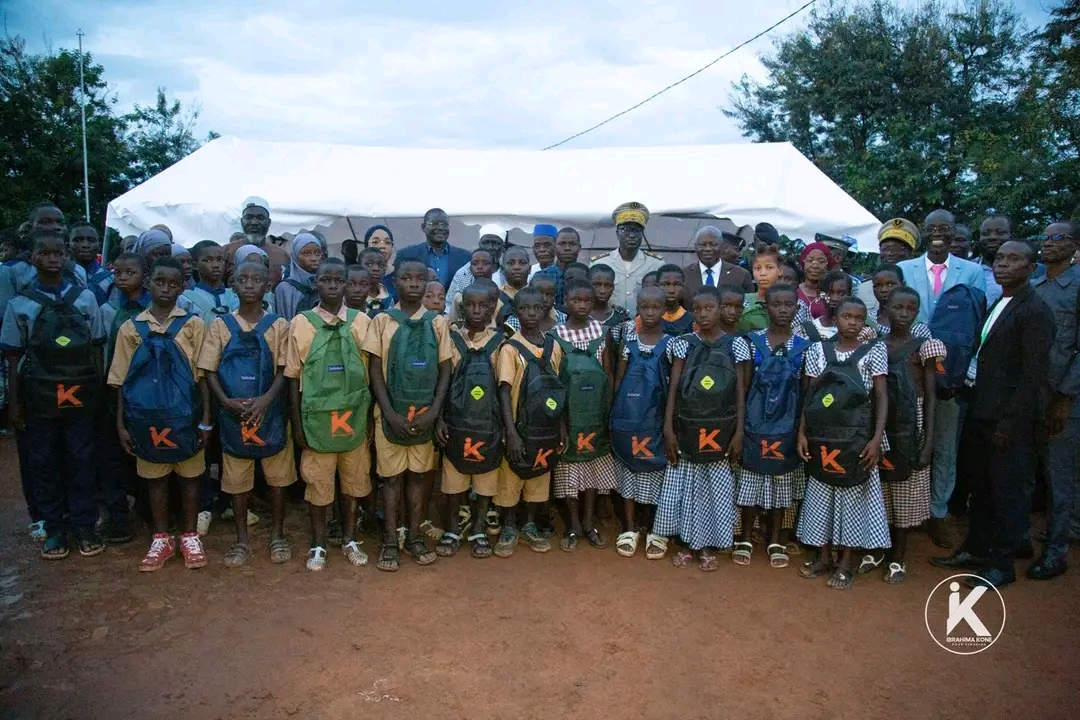 Côte d’Ivoire-AIP/ Des cadres offrent plus de 5 000 kits scolaires aux élèves de Séguélon