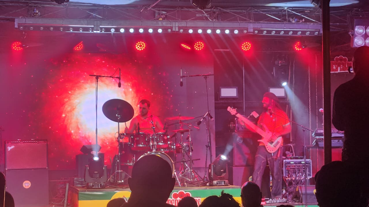 Côte d’Ivoire-AIP/ MASA 2026 : Akinroots impose une esthétique collective du jazz-fusion et séduit à Abidjan