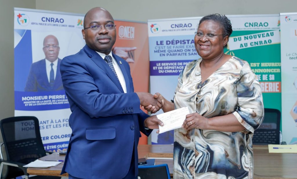 Côte d’Ivoire-AIP/ Lutte contre le cancer : les femmes de l’ONECI font un don de cinq millions de FCFA au CNRAO