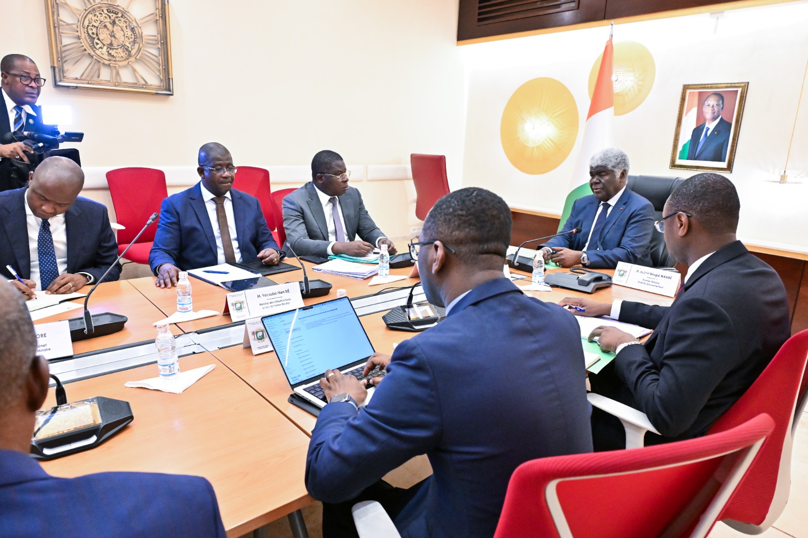 Côte d’Ivoire-AIP/Le gouvernement accélère les réponses structurelles pour sécuriser la mobilité urbaine après des inondations constatées à Abidjan