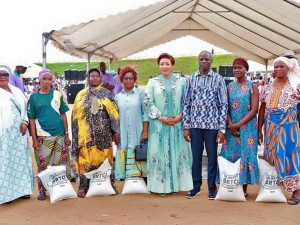 Côte d'Ivoire-AIP/ Trois cents familles vulnérables de Yopougon-Doukouré bénéficient d'une distribution de vivres et non-vivres