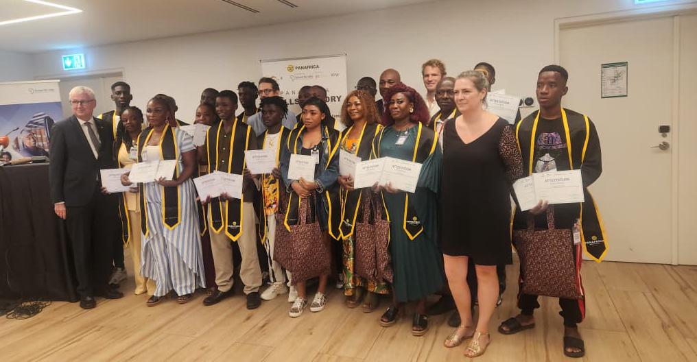 AIP/ Projet Panafrica: 17 jeunes Ivoiriens certifiés en fabrication industrielle de chaussures à Abidjan