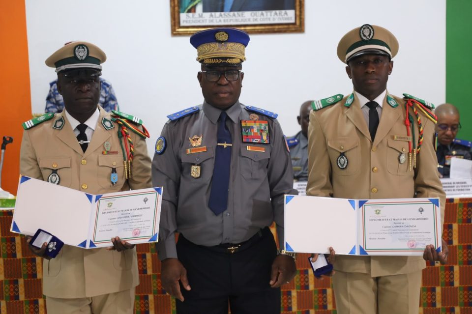 Côte d’Ivoire-AIP/ Vingt-et-un officiers africains diplômés du 9e cours d’état-major de gendarmerie à Abidjan