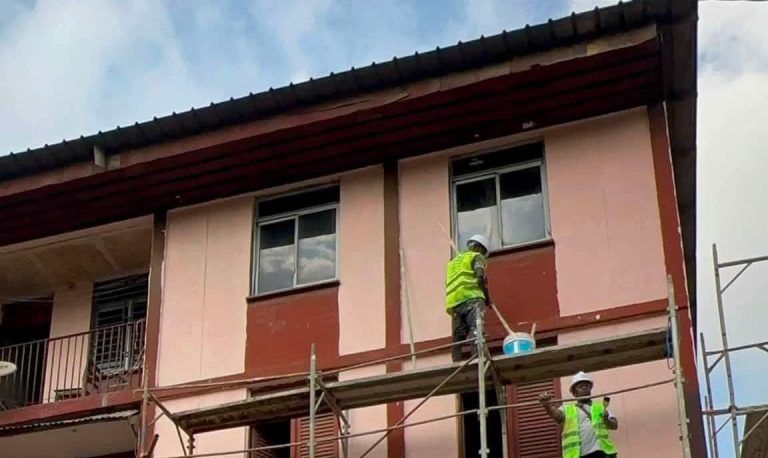Côte d’Ivoire-AIP/ AN 66 : des travaux de ravalement de la façade des immeubles en cours pour embellir Yopougon Siporex à l’approche de la fête de l’Indépendance