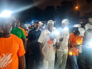 Côte d'Ivoire-AIP/ An 66: Adama Bictogo lance la retraite aux flambeaux à Yopougon dans une ambiance de ferveur populaire
