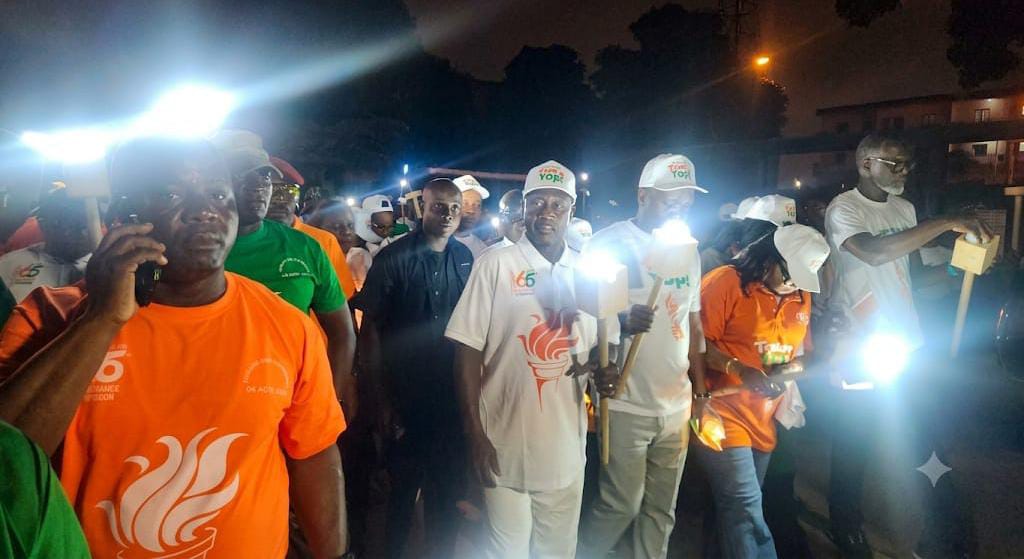Côte d'Ivoire-AIP/ An 66: Adama Bictogo lance la retraite aux flambeaux à Yopougon dans une ambiance de ferveur populaire