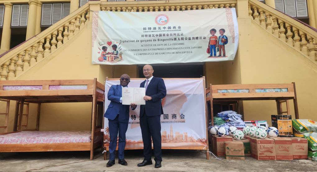 Côte d’Ivoire-AIP/La Chambre de commerce des entreprises chinoises offre des dons à l’orphelinat de garçons de Bingerville
