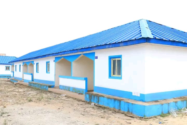 Côte d’Ivoire-AIP/Le premier adjoint au maire de Yopougon s’imprègne de l’ état d’avancement de la cité » solidarité Adama Bictogo » avant la remise des clés