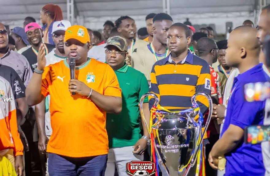 Côte d’Ivoire-AIP/ Pr Adama Diawara mise sur l’esprit d’initiative des jeunes pour renforcer la cohésion sociale à Yopougon