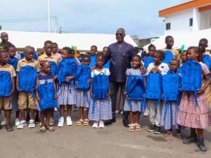 Côte d'Ivoire-AIP/ 2 000 kits scolaires distribués aux élèves issus de familles démunies de Yopougon