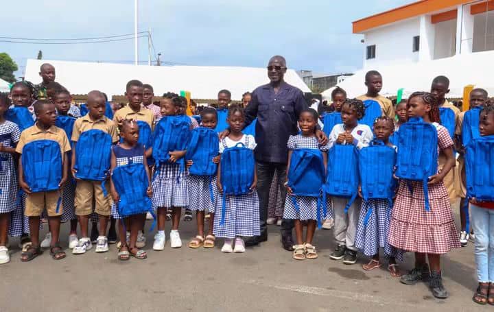 Côte d’Ivoire-AIP/ 2 000 kits scolaires distribués aux élèves issus de familles démunies de Yopougon