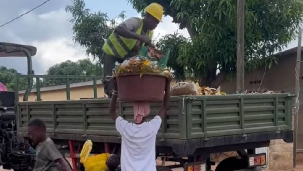 Côte d’Ivoire-AIP/ La mairie de Tafiré se dote d’un tracteur dédié à la collecte des ordures ménagères