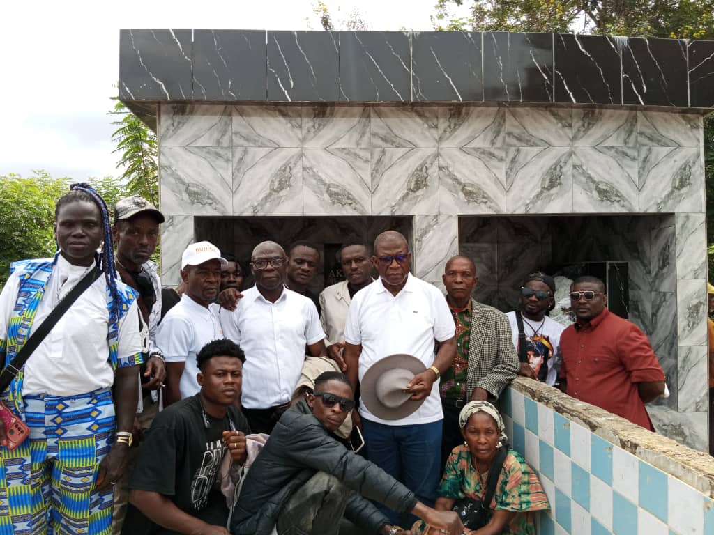 Côte d’Ivoire-AIP/ Le ministère de la Culture réhabilite la mémoire de l’artiste Akezo à Gragba-Dagolilié