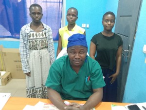 Côte d’Ivoire-AIP/ Un gynécologue sensibilise des élèves d'Arrah sur les cancers du sein et du col de l’utérus
