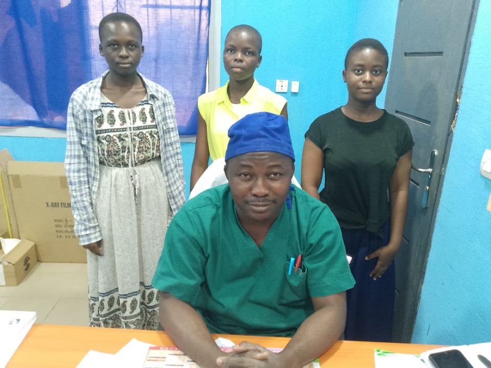 Côte d’Ivoire-AIP/ Un gynécologue sensibilise des élèves d'Arrah sur les cancers du sein et du col de l’utérus