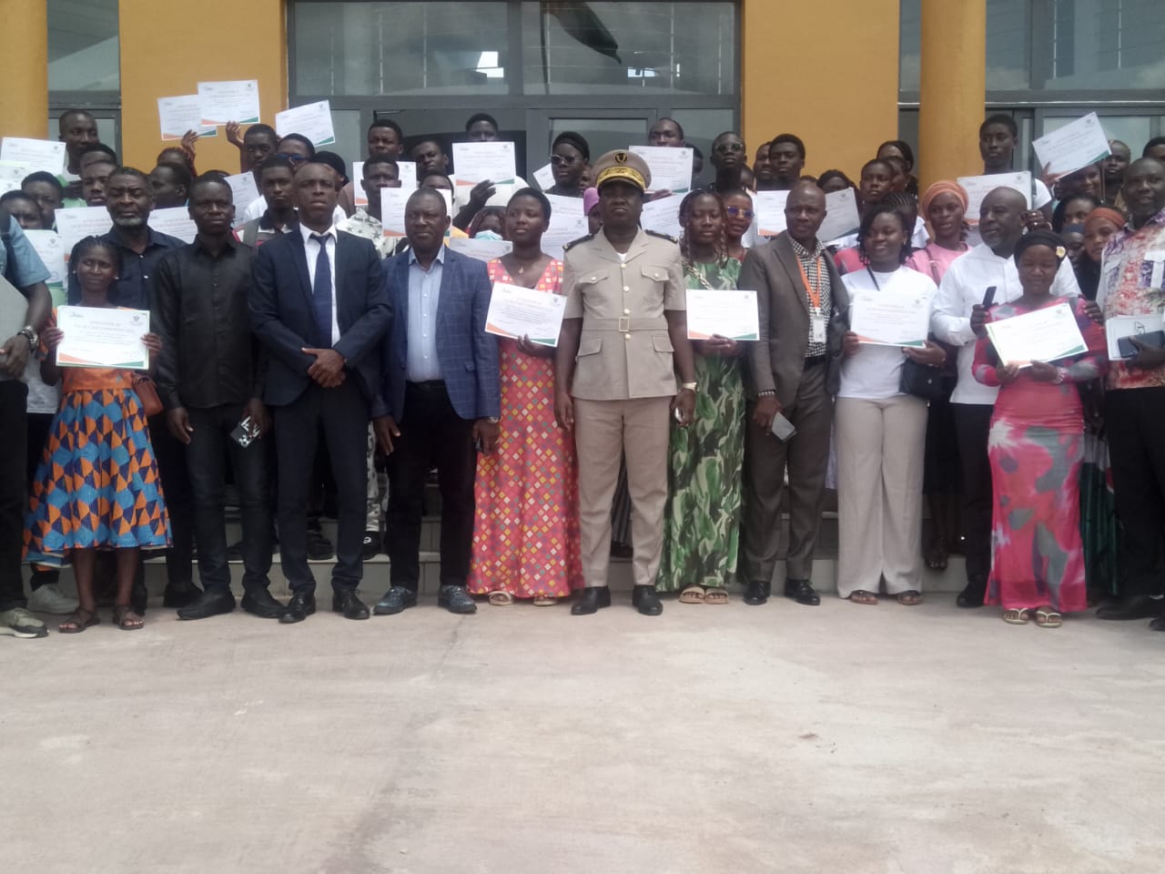 Côte d’Ivoire-AIP/ Les bénéficiaires du programme national de stage d’immersion en milieu professionnel reçoivent leurs attestations à Toumodi