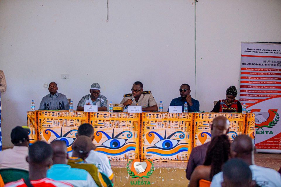 Côte d’Ivoire-AIP/ Un forum citoyen renforce le dialogue entre les jeunes et les Forces de défense et de sécurité à Tafiré