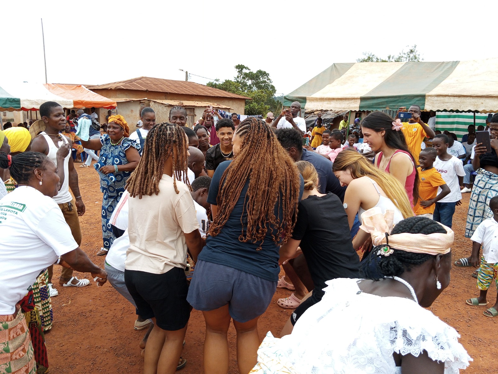 Côte d’Ivoire-AIP/Des adolescents français découvrent la culture Dida à Néko-Tiégba