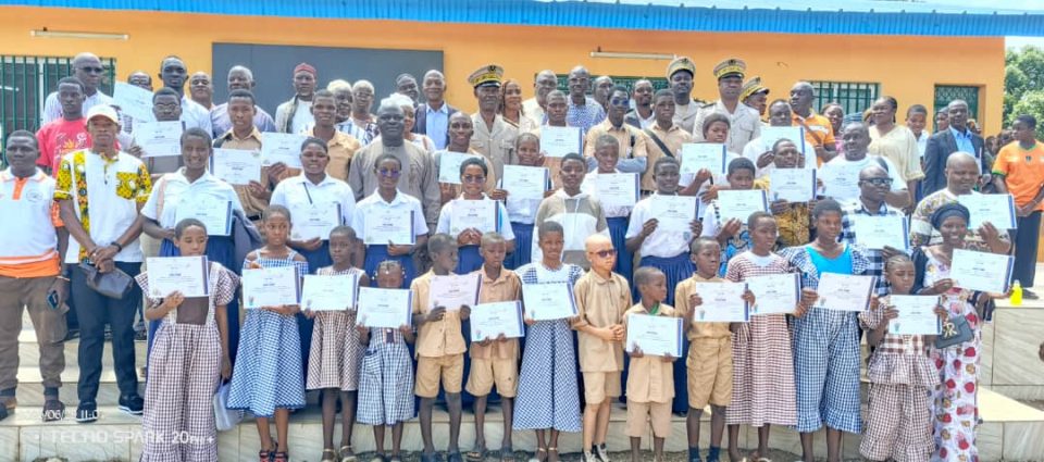 Côte d’Ivoire-AIP/Le conseil régional du Poro célèbre 54 élèves d’excellence à Sinématiali