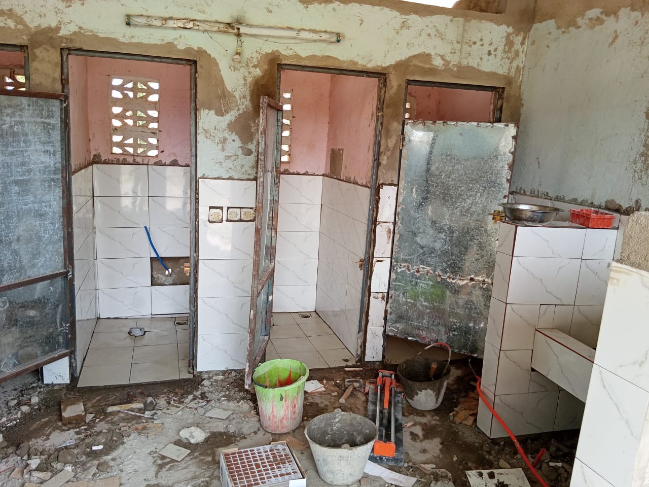 Côte d’Ivoire-AIP/ Une association réhabilite les toilettes d’élèves du lycée moderne de Lakota