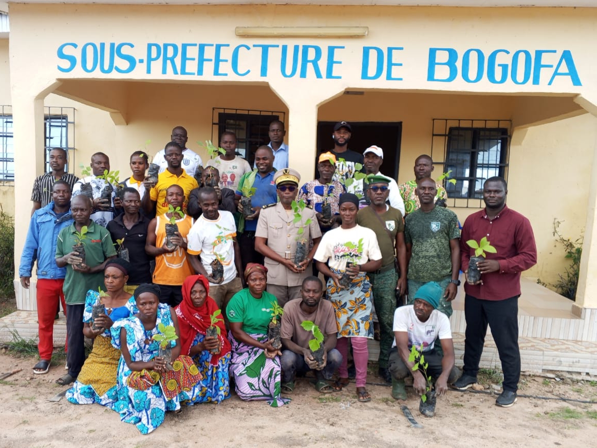 Côte d’Ivoire-AIP/Une opération de plantation d’arbres lancée à Bogofa avant la fête de l’Indépendance
