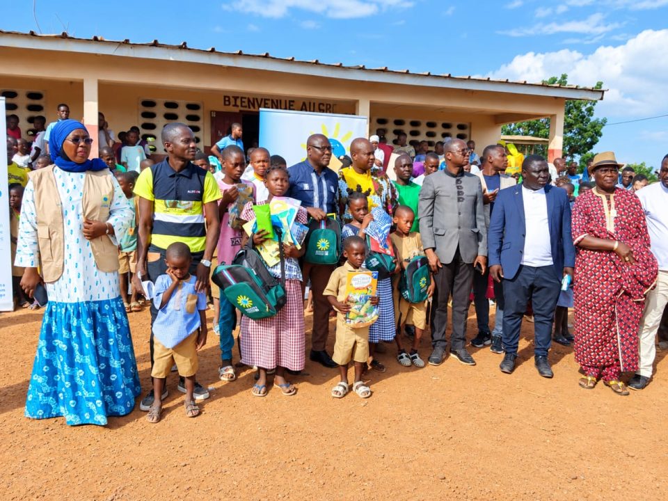 Côte d’Ivoire-AIP / Lakota : La Fondation Portéo offre 615 kits scolaires aux élèves de Lakota