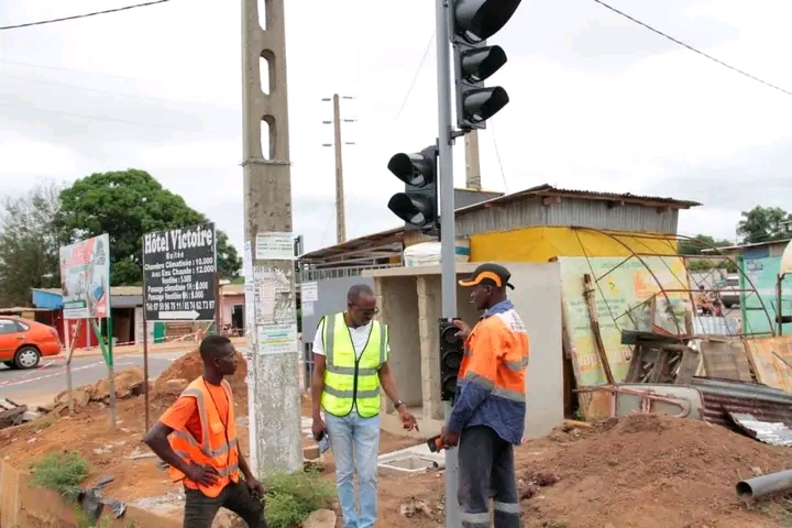 Côte d’Ivoire-AIP/ Des feux tricolores pour fluidifier la circulation et renforcer la sécurité routière à Toumodi